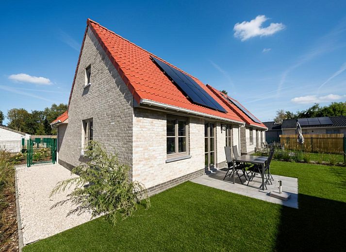 Gezellige woonkamer in vakantiehuis Westhinder II H54, Koksijde, Belgie met comfortabele zithoek en moderne inrichting.