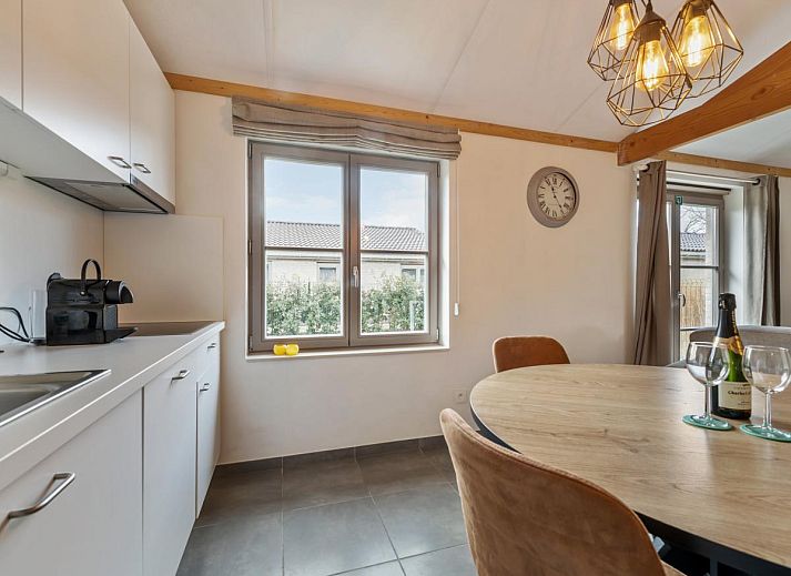 Vakantiehuis Westhinder I H95 in Koksijde, West-Vlaanderen, met zonnig terras en moderne architectuur, ideaal voor een ontspannen verblijf.