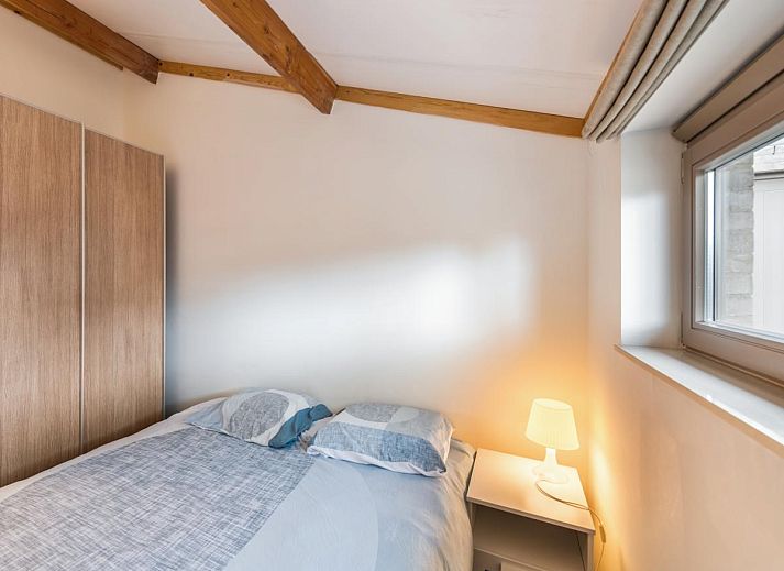 Gezellige woonkamer in vakantiehuis Westhinder I H95 in Koksijde, West-Vlaanderen, met moderne inrichting en veel natuurlijk licht.