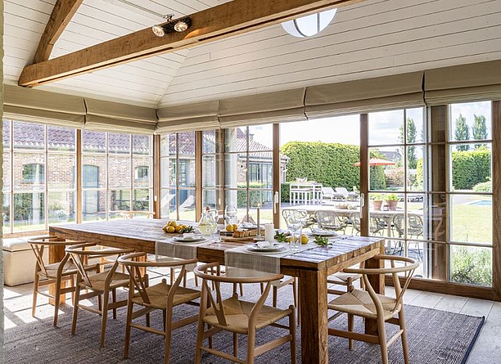 Vakantiehuis Sylvain in Tielt, West-Vlaanderen, met zwembad en ruime tuin, ideaal voor ontspanning.