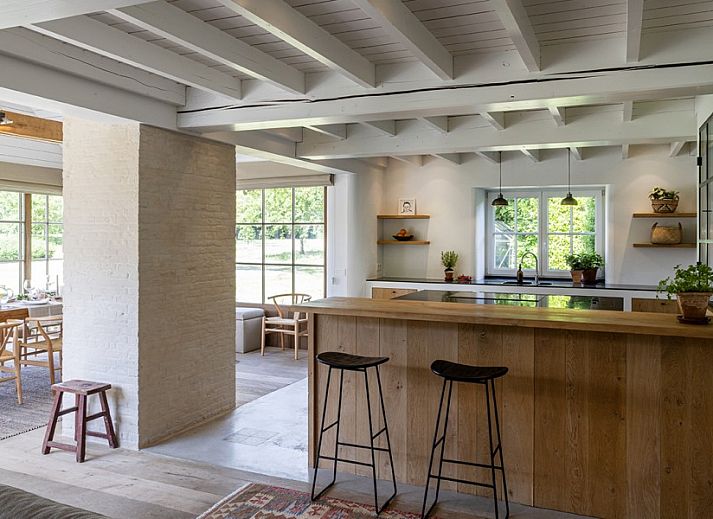 Vakantiehuis Sylvain in Tielt, West-Vlaanderen, met zwembad en ruime tuin, ideaal voor ontspanning.