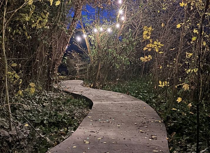 Modern bathroom in Cottage in Alveringem, a vacation home in Alveringem, West Flanders, with stylish sink and rustic look.