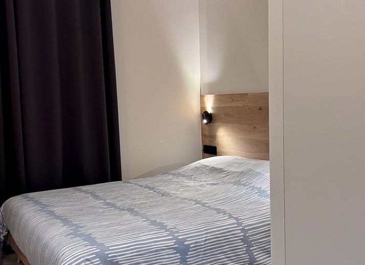 Modern bathroom in Cottage in Alveringem, a vacation home in Alveringem, West Flanders, with stylish sink and rustic look.