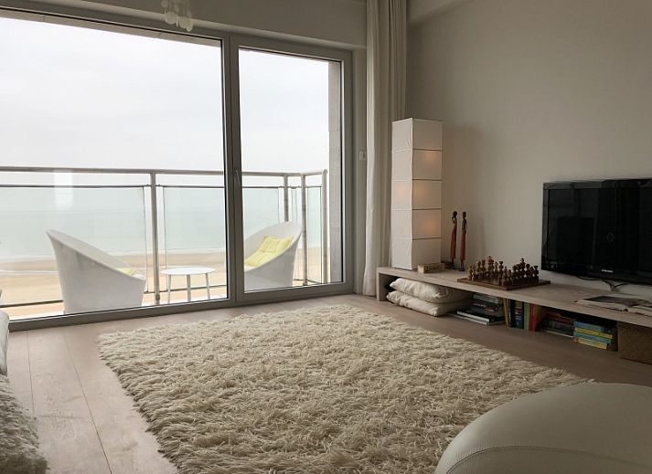 Geniet van het uitzicht op zee vanaf het balkon van Vakantie aan Zee appartement in Knokke-Heist, West-Vlaanderen.