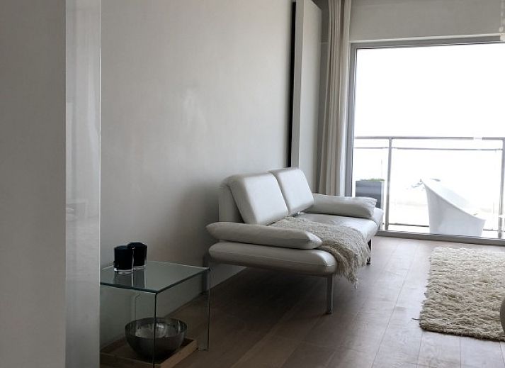 Geniet van het uitzicht op zee vanaf het balkon van Vakantie aan Zee appartement in Knokke-Heist, West-Vlaanderen.