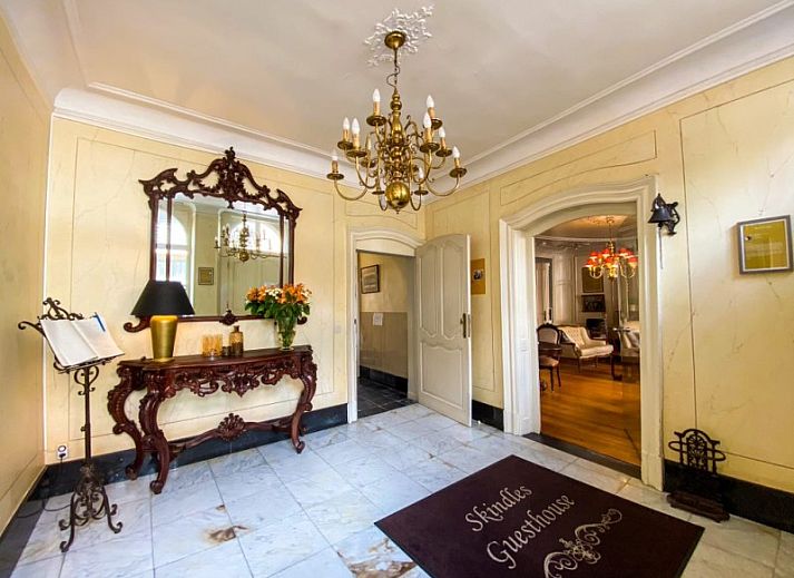 Rustikale Sauna und Garten im Skindles Guesthouse, Ferienhaus in Poperinge, Westflandern.