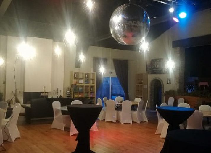 Gemuetlicher Grill im Garten von Skindles Guesthouse, Ferienhaus in Poperinge, Westflandern.