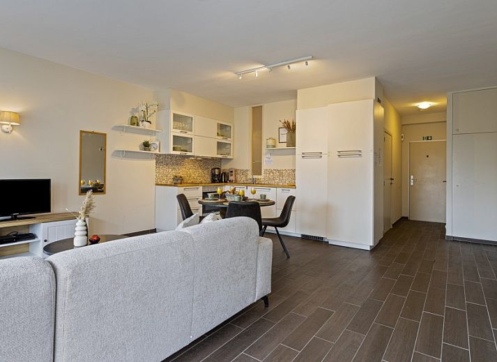 Cozy living room of Flat Marthe in Sint-Idesbald, overlooking the city, perfect for a relaxing stay in West Flanders.