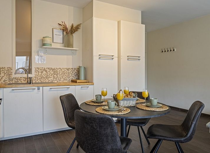 Bright living room and dining area in Flat Marthe, Sint-Idesbald, ideal apartment for a vacation on the Belgian coast.