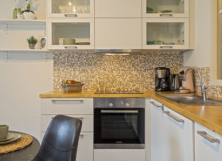 Bright living room and dining area in Flat Marthe, Sint-Idesbald, ideal apartment for a vacation on the Belgian coast.