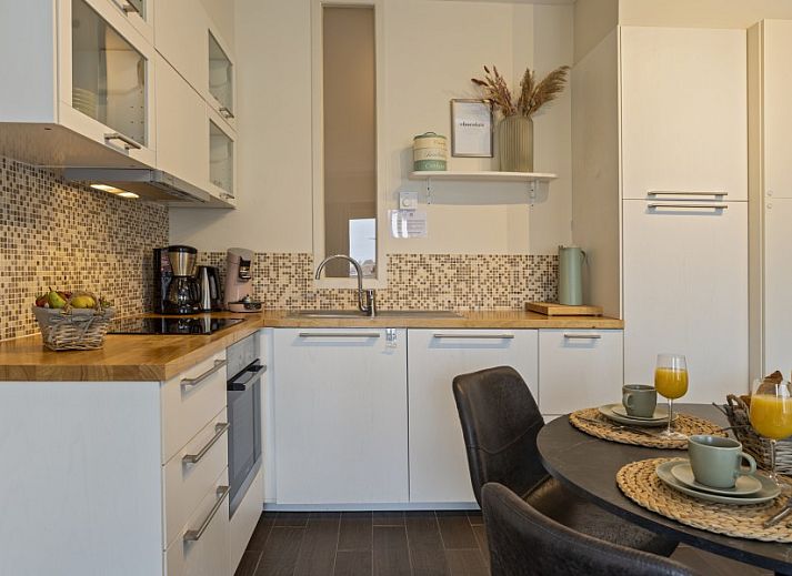 Bright living room and dining area in Flat Marthe, Sint-Idesbald, ideal apartment for a vacation on the Belgian coast.