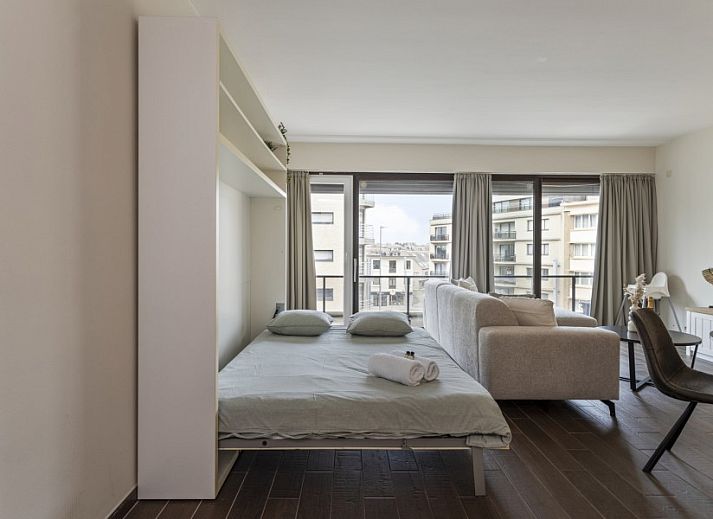 Modern open kitchen in Flat Marthe, Sint-Idesbald, offers comfort and style for a pleasant stay in West Flanders.