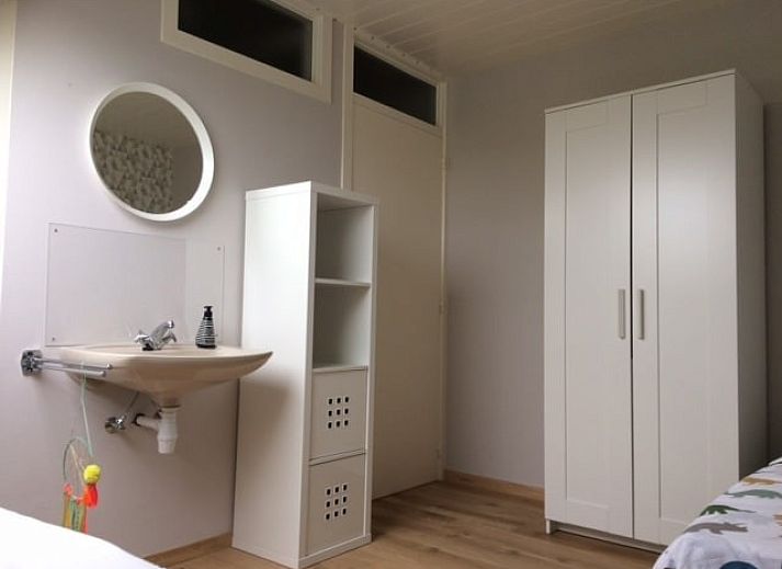 Blick auf gruene Wiesen in der Naehe des Ferienhauses Ten Huize Spientje in Lapscheure, Westflandern.