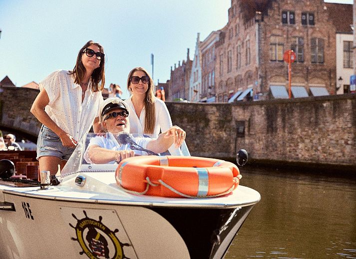 Spacious dining room with adjoining bedroom in Spacious suite | 6p, vacation home in Jabbeke, West Flanders, for a relaxing stay.