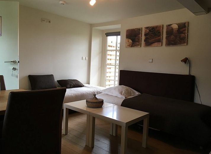 Ontbijt met vers gebak bij B&B De Zoete Kers in Wakken, West-Vlaanderen.