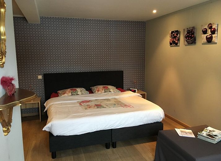 Ontbijt met vers gebak bij B&B De Zoete Kers in Wakken, West-Vlaanderen.