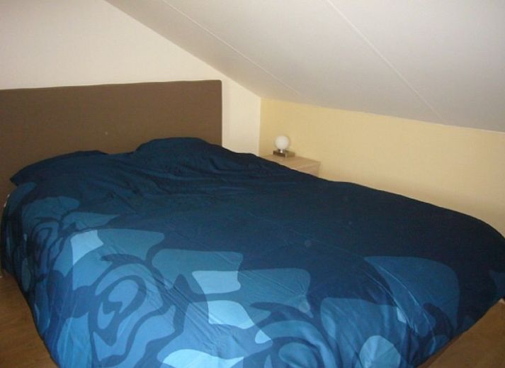 Veranda des Ferienhauses Lombardsijde in Lombardsijde-Middelkerke, Westflandern, Belgien mit bequemen Stuehlen.