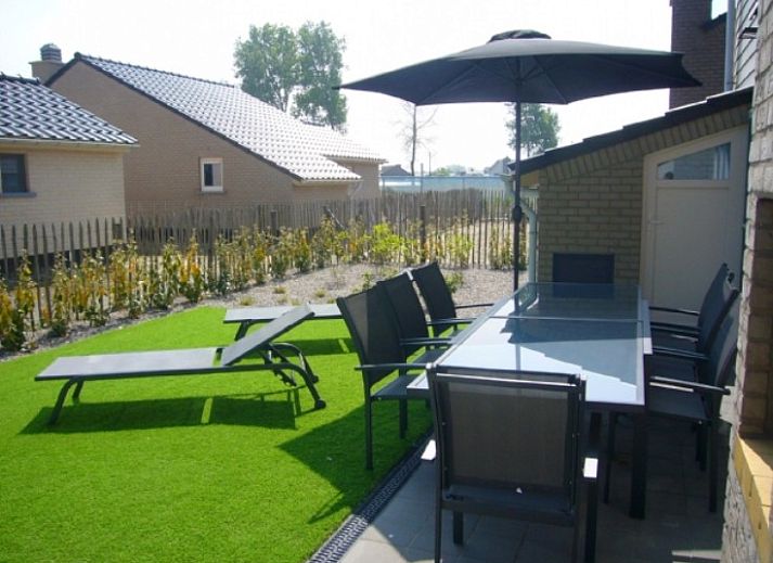 Moderne Kueche im Ferienhaus Lombardsijde, gelegen in Lombardsijde-Middelkerke, Westflandern, Belgien.