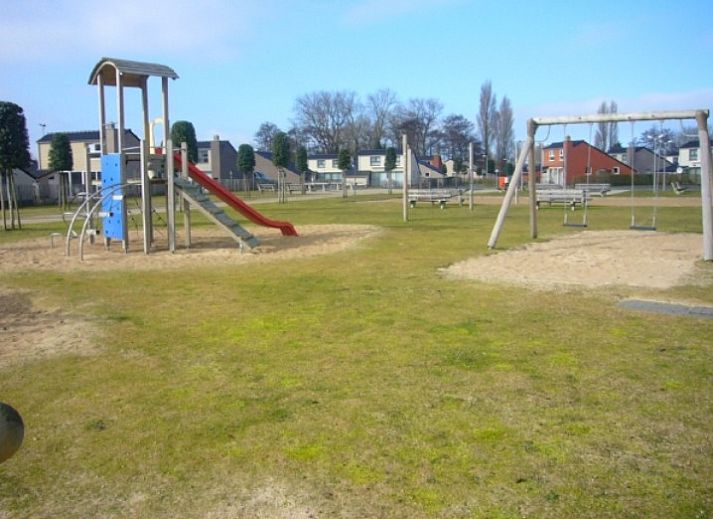 Moderne Kueche im Ferienhaus Lombardsijde, gelegen in Lombardsijde-Middelkerke, Westflandern, Belgien.