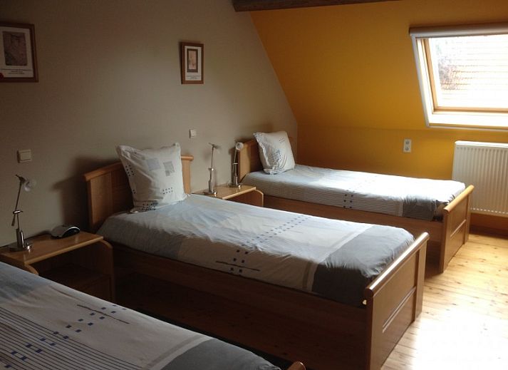 Oorlogsmuseum bij Varlet Farm bed and breakfast in Poelkapelle, met historische artefacten en wapens.