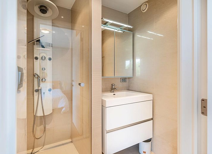 Geniessen Sie die Aussicht von der Terrasse des Ferienhauses LaRoyale in De Panne, Westflandern, Belgien.