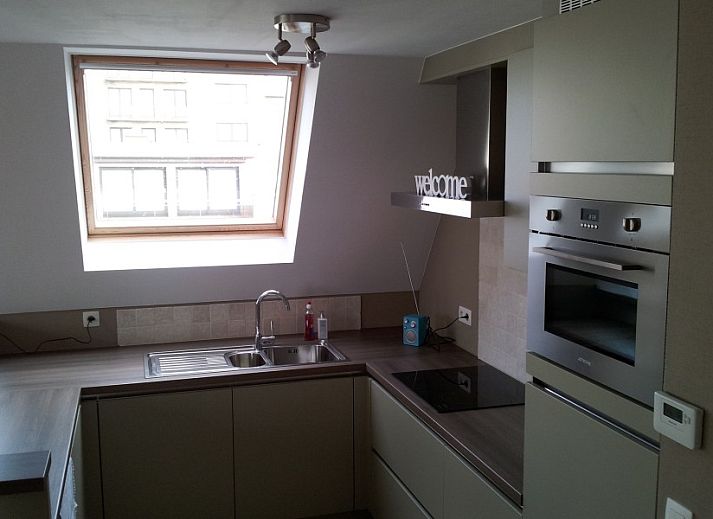 Spacious sitting area in Phoebus Penthouse apartment, De Panne, West Flanders with lots of natural light.