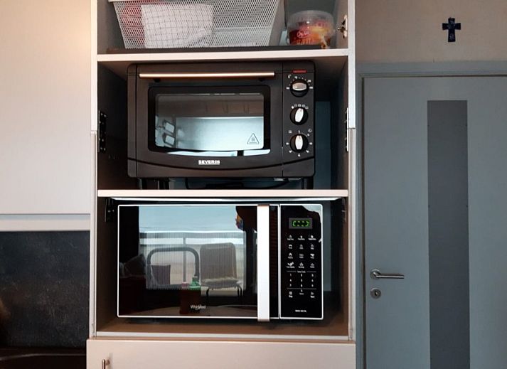 Exterior of Ramses studio apartment in De Panne, Belgian coast, next to a characteristic building.