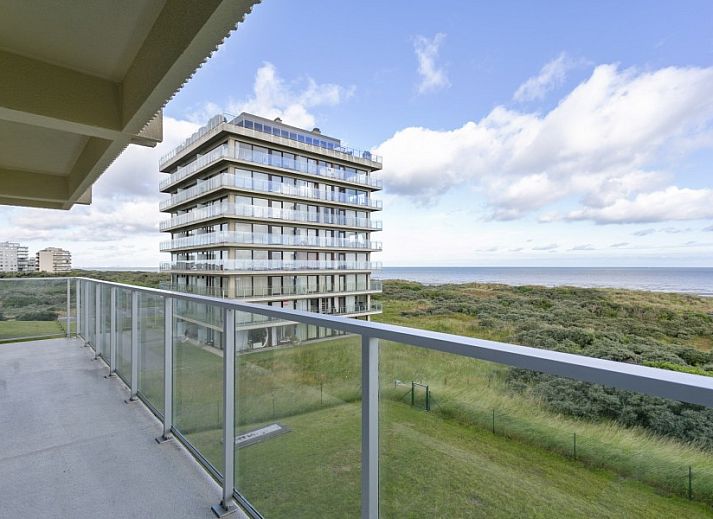 Flat Fleur apartment in De Panne, West Flanders with panoramic sea views from the dining room.