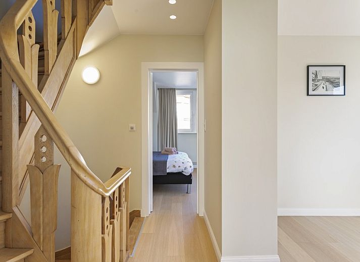 Gemuetliches Wohnzimmer im Maison Emile, Ferienhaus in De Panne, mit Sitzecke und modernem Kamin.