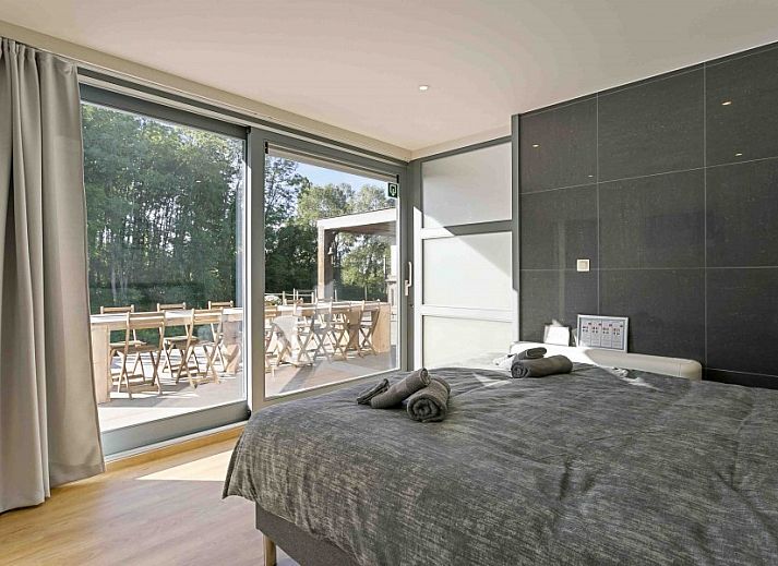 Gerumiges, modern eingerichtetes Esszimmer im Ferienhaus Ren, Lichtervelde.