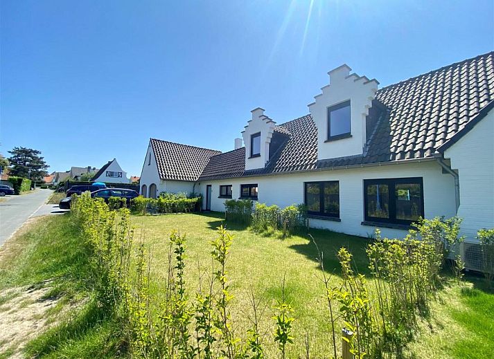Petunias Deluxe-Ferienhaus in Sint-Idesbald, Westflandern, mit sonnigem Garten und traditioneller Architektur fuer einen entspannten Aufenthalt.