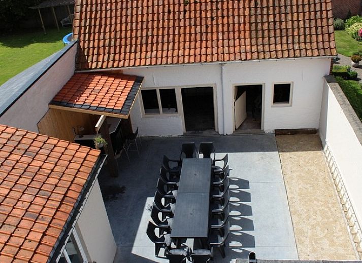 Geraeumiges Esszimmer im Ferienhaus De Blauwer in Poperinge, Westflandern.