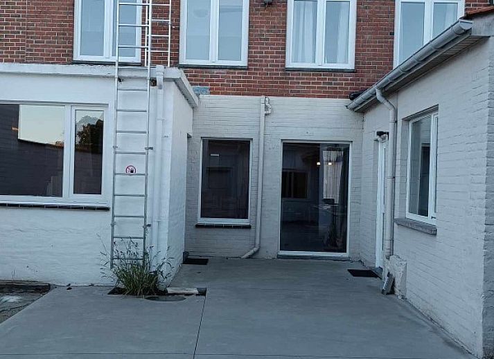 Geraeumiges Esszimmer im Ferienhaus De Blauwer in Poperinge, Westflandern.