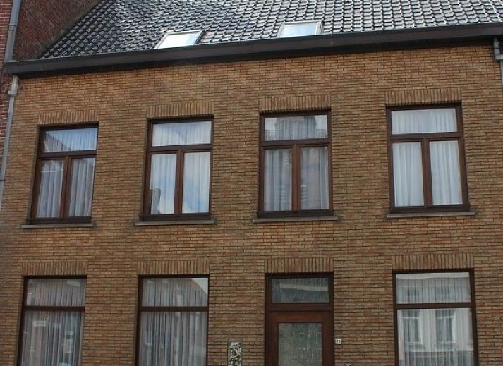 Geraeumiges Esszimmer im Ferienhaus De Blauwer in Poperinge, Westflandern.