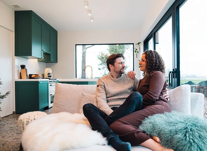 Gezellig terras bij Vakantiehuis in Loker, West-Vlaanderen, ideaal voor ontspannen momenten in de natuur.