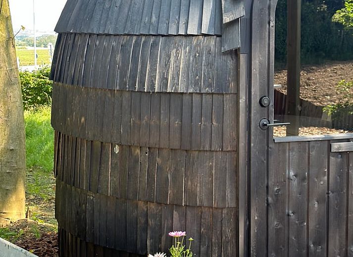 Stijlvolle binnenruimte van Vakantiehuis in Loker, West-Vlaanderen, met uitzicht op de prachtige natuur.