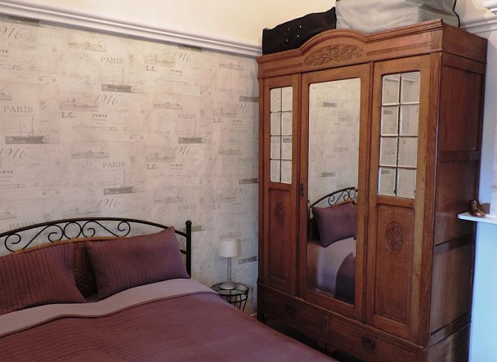Ruime eetkamer in FLORIVAN 1, vakantiehuis in Oostende, Belgische kust, met stijlvolle inrichting en veel natuurlijk licht.