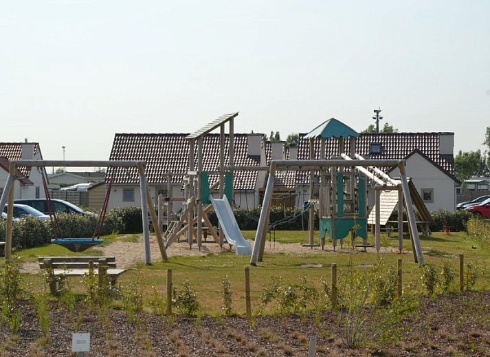 Gemuetliches Wohnzimmer im Ferienhaus Wenduine in Wenduine, Belgien, mit moderner Einrichtung und bequemer Sitzecke.