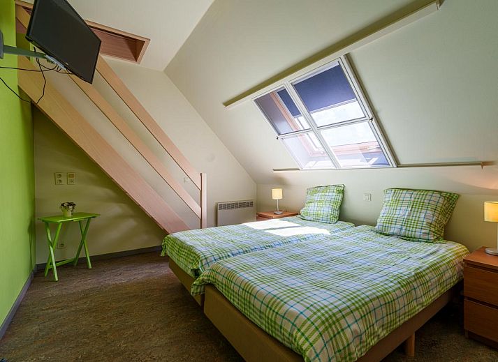 Geniessen Sie die sonnige Terrasse des Ferienhauses Meeuwenoord in Middelkerke, Westflandern, die ideal fuer Mahlzeiten im Freien ist.