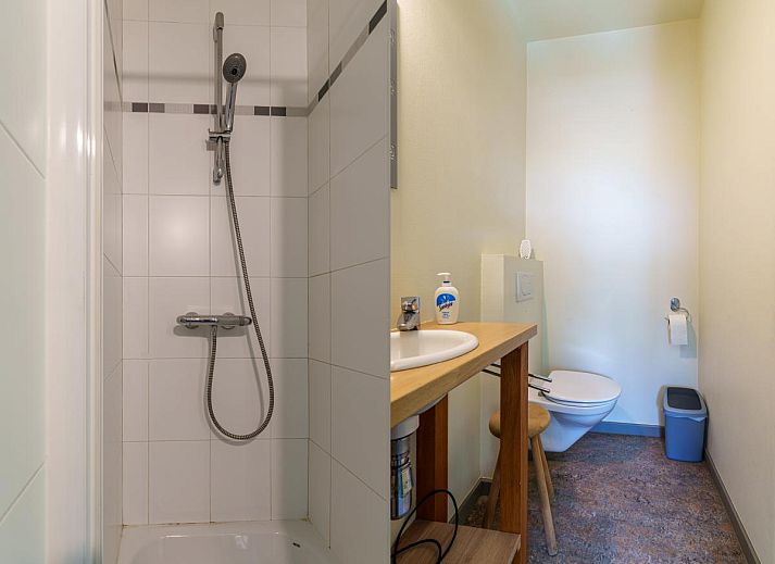 Gemuetliches Wohnzimmer im Ferienhaus Meeuwenoord, Middelkerke, Westflandern, ideal zum Entspannen mit der Familie.