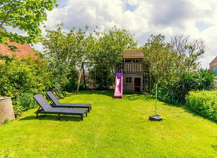 Gemuetliches Wohnzimmer im Ferienhaus Meeuwenoord, Middelkerke, Westflandern, ideal zum Entspannen mit der Familie.