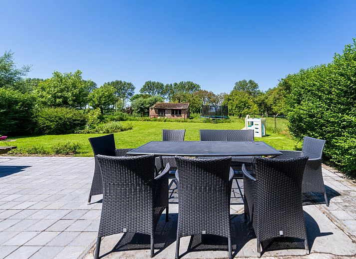 Gemuetliches Wohnzimmer im Ferienhaus Meeuwenoord, Middelkerke, Westflandern, ideal zum Entspannen mit der Familie.