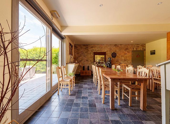 Moderne Kueche im Ferienhaus Meeuwenoord, Middelkerke, Westflandern, komplett ausgestattet fuer kulinarische Erlebnisse.