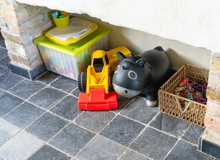 Komfortables Schlafzimmer im Ferienhaus Meeuwenoord, Middelkerke, Westflandern, mit viel Tageslicht.
