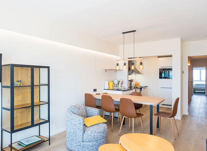 Gemuetliches Interieur des Ferienhauses Reno - 0701 in Middelkerke, Westflandern, mit moderner Einrichtung und komfortabler Sitzecke.