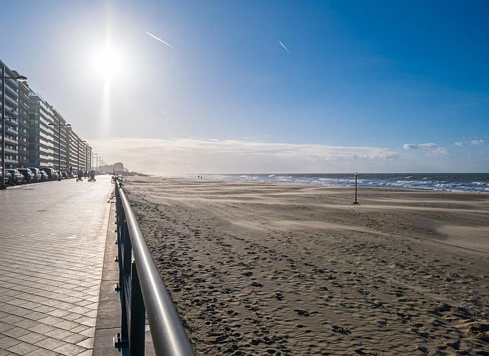 Modernes Interieur von Brisbane II - 0202, einem Ferienhaus in Middelkerke, Westflandern, mit stilvoller Kueche und gemuetlicher Sitzecke.