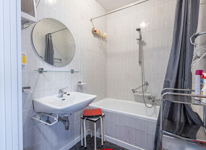 Gemuetliche Essecke im Ferienhaus Sydney - 0605 in Middelkerke, Westflandern, mit moderner Kueche und gemuetlichem Wohnzimmer.