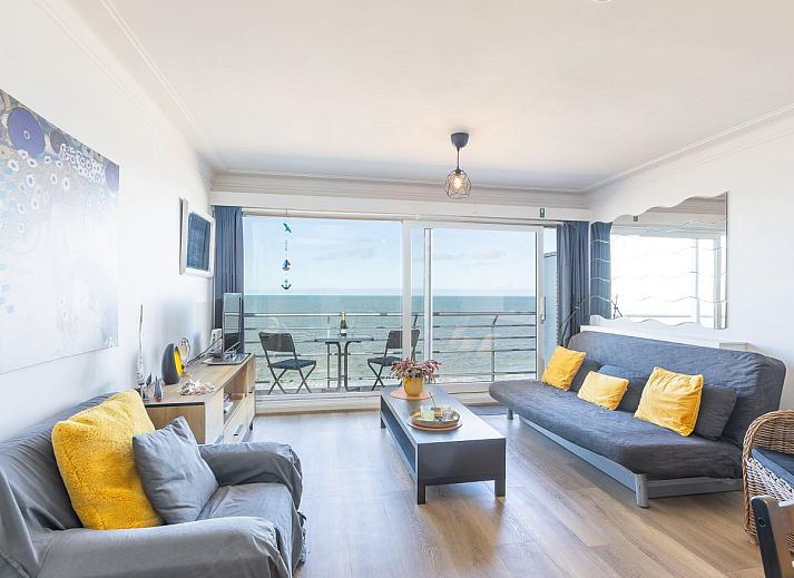 Helles Wohnzimmer des Ferienhauses Rubens - 0602 in Middelkerke, Westflandern, mit Meerblick und moderner Einrichtung.