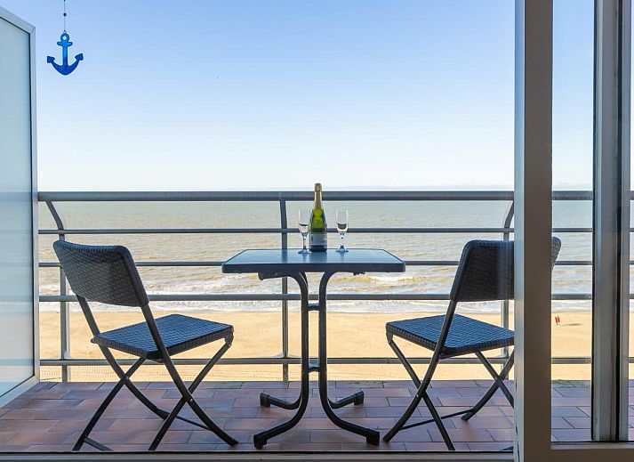 Helles Wohnzimmer des Ferienhauses Rubens - 0602 in Middelkerke, Westflandern, mit Meerblick und moderner Einrichtung.