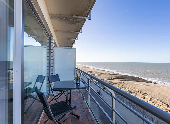 Geniessen Sie den Meerblick vom Wohnzimmer des Ferienhauses Rubens - 0602 in Middelkerke, Westflandern, mit seinem einladenden Balkon.